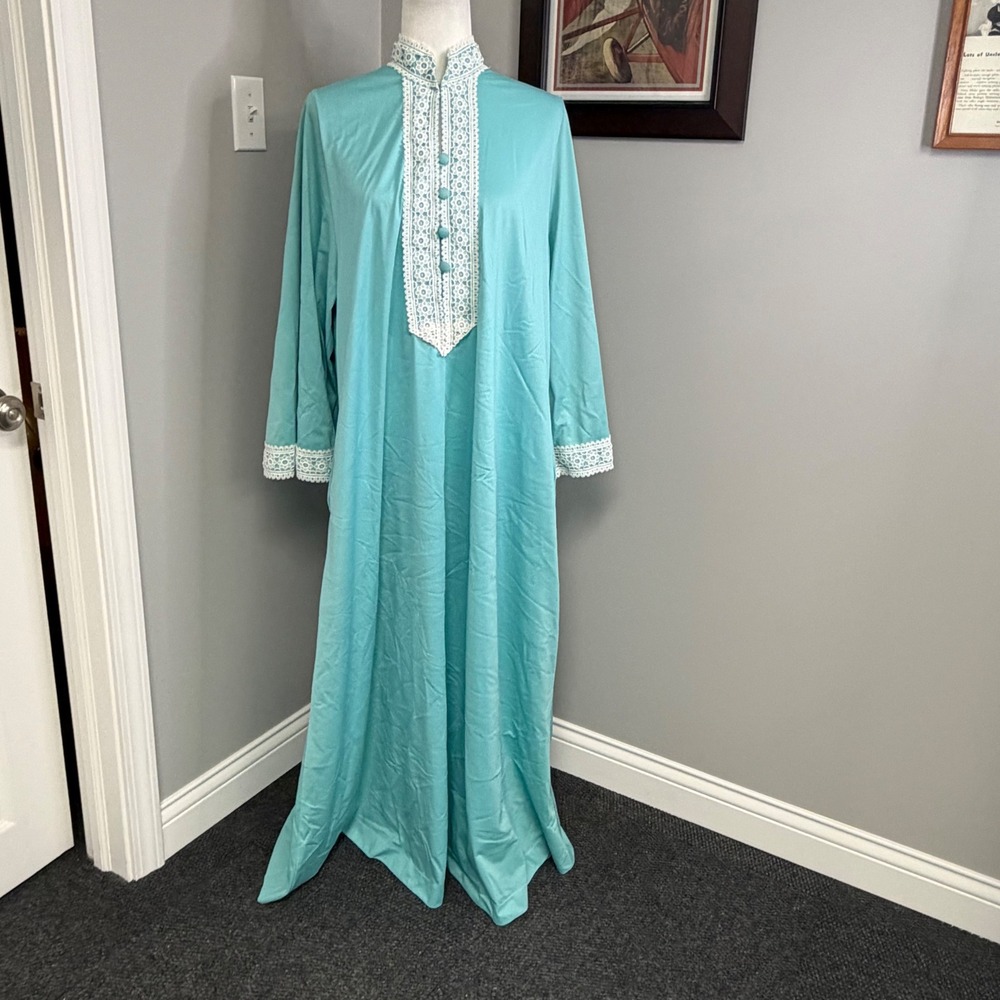Vintage Vanity Fair Turquoise Blue Lace Trim Maxi Nightgown Kaftan Medium